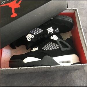 Jordan 4 White Thunder